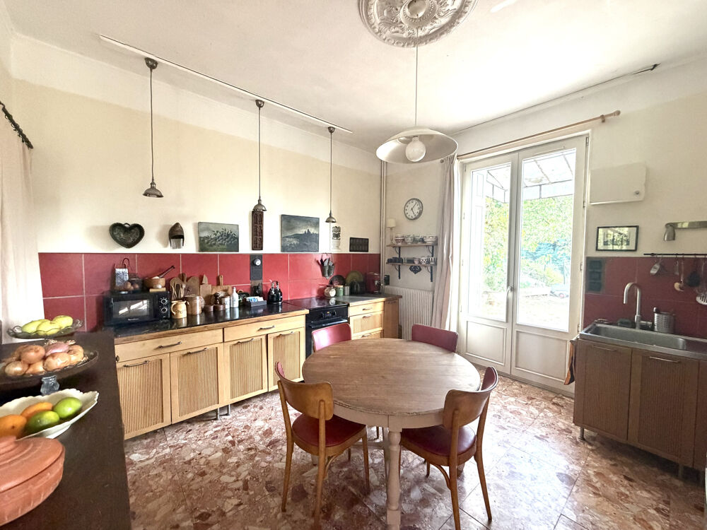 Maison bourgeoise de 1906 - 297.93 m2 habitables - parcelle de terrain de 2480 m2- secteur Cotatay / La Poura
