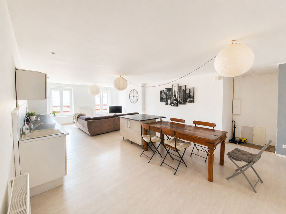 Appartement 6 pièces 121 m² · à St Etienne · 121 m² · 158 000 €