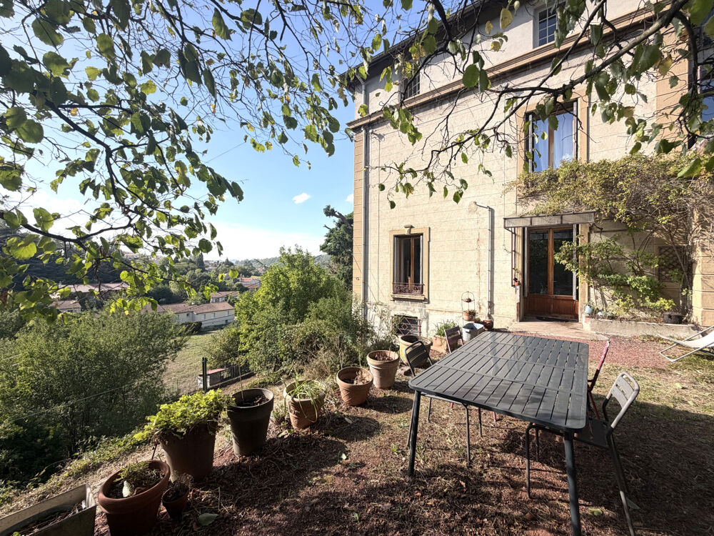 Maison bourgeoise de 1906 - 297.93 m2 habitables - parcelle de terrain de 2480 m2- secteur Cotatay / La Poura