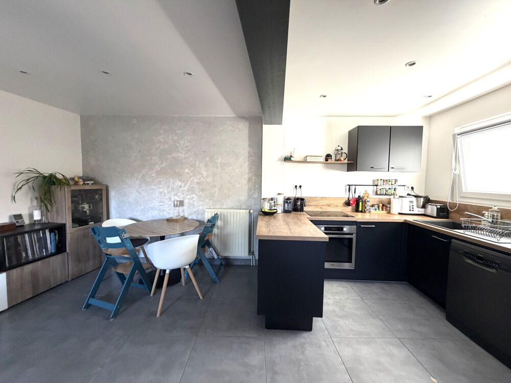 Maison de ville de 82 m2 avec terrasse et jardin de 126 m2 / le chambon-feugerolles-secteur Gaffard.