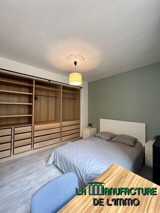  Appartement à louer 4 pièces 77 m²