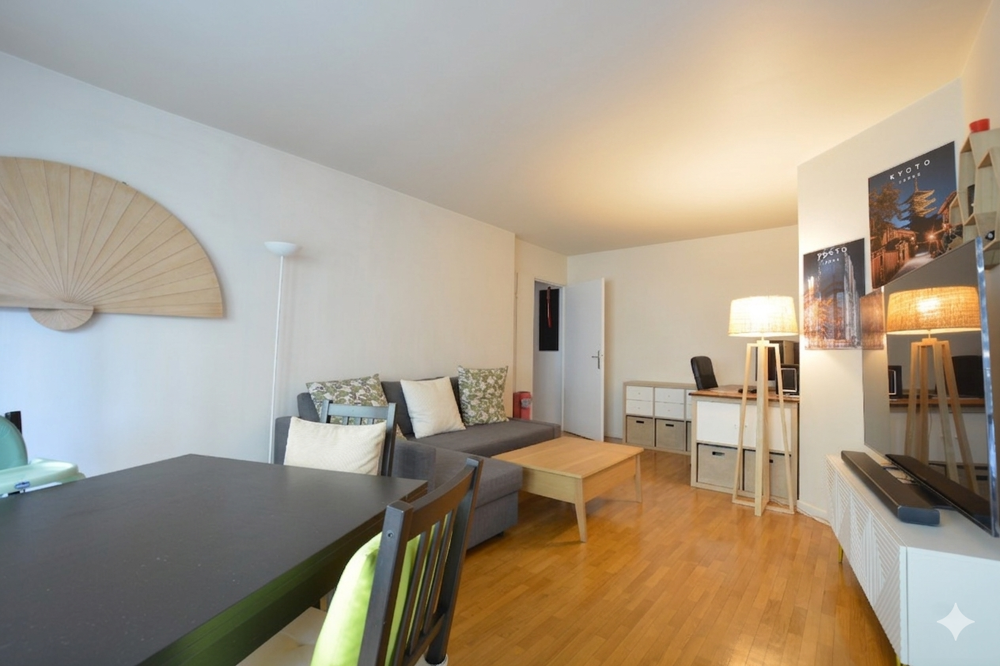 Vente Appartement F3 avec balcon + cave. Parking en option Courbevoie