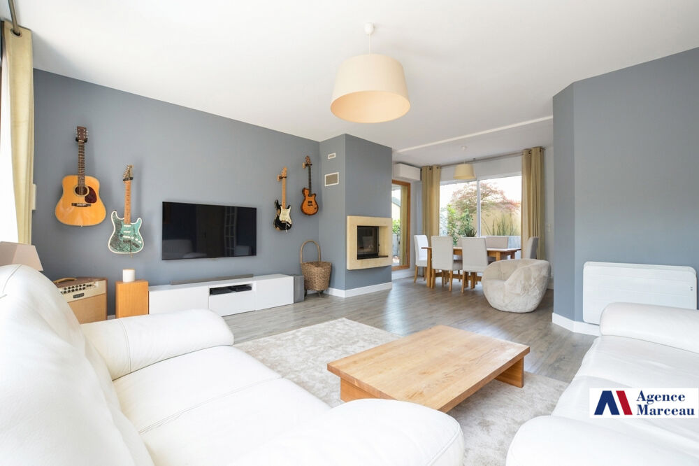 Vente Maison Au fond d'une allée privée, maison en R+2 avec jardin, terrasses et garages Courbevoie