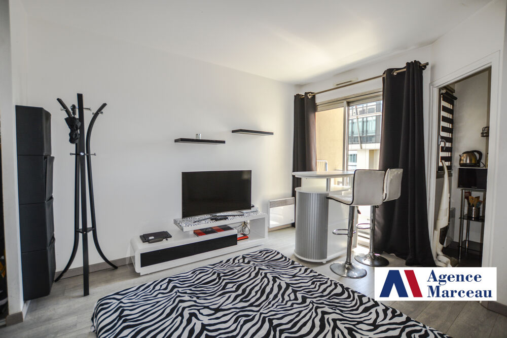 Location Appartement Studio meublé à louer à Courbevoie Courbevoie