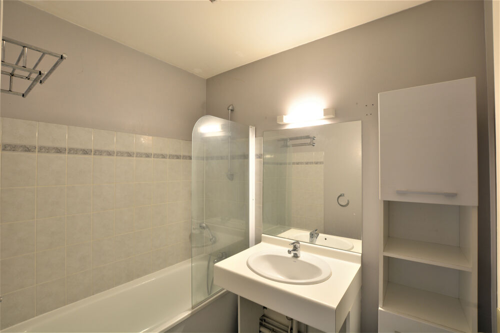 Location Appartement 2 Pièces  + Cave + Parking Courbevoie