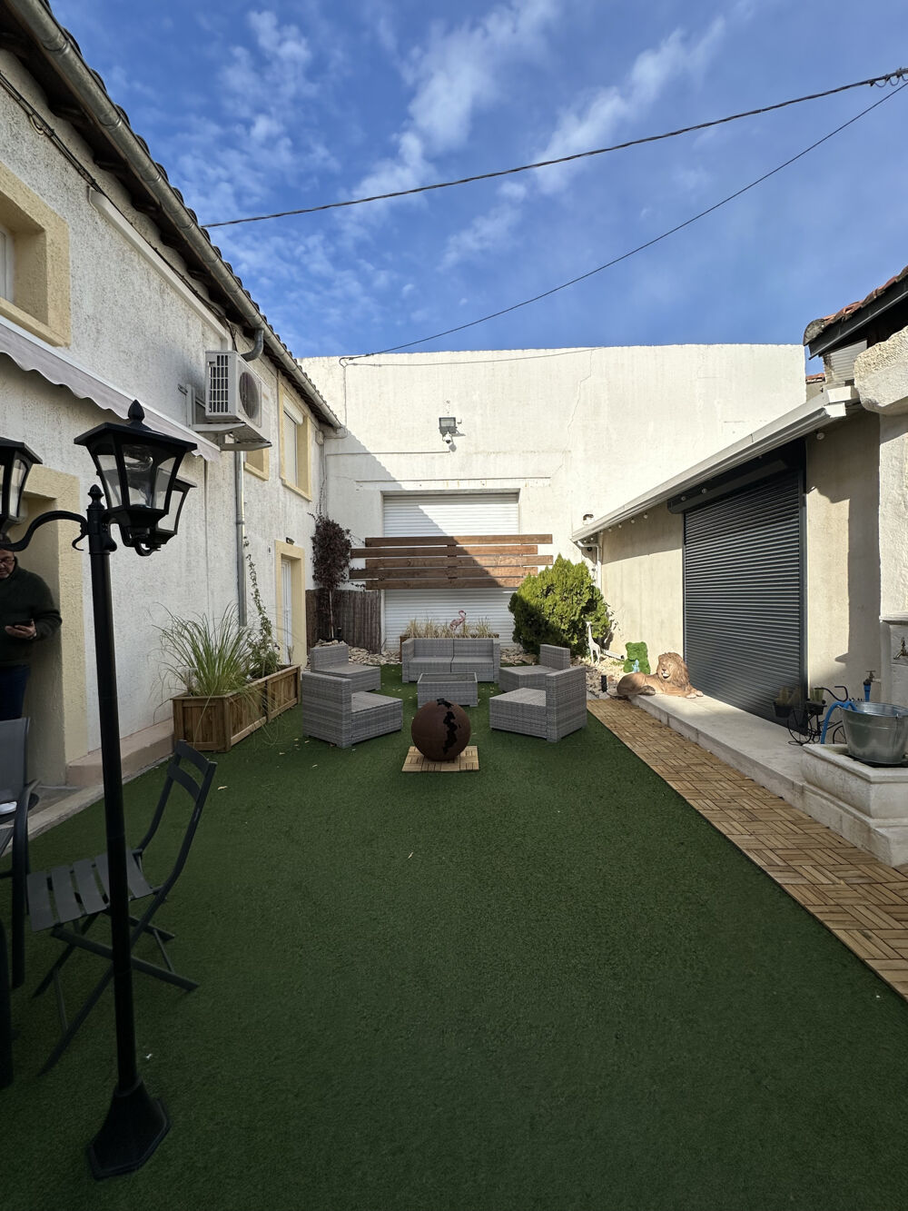 Maison de ville T5 avec dépendance, garage et terrasse.