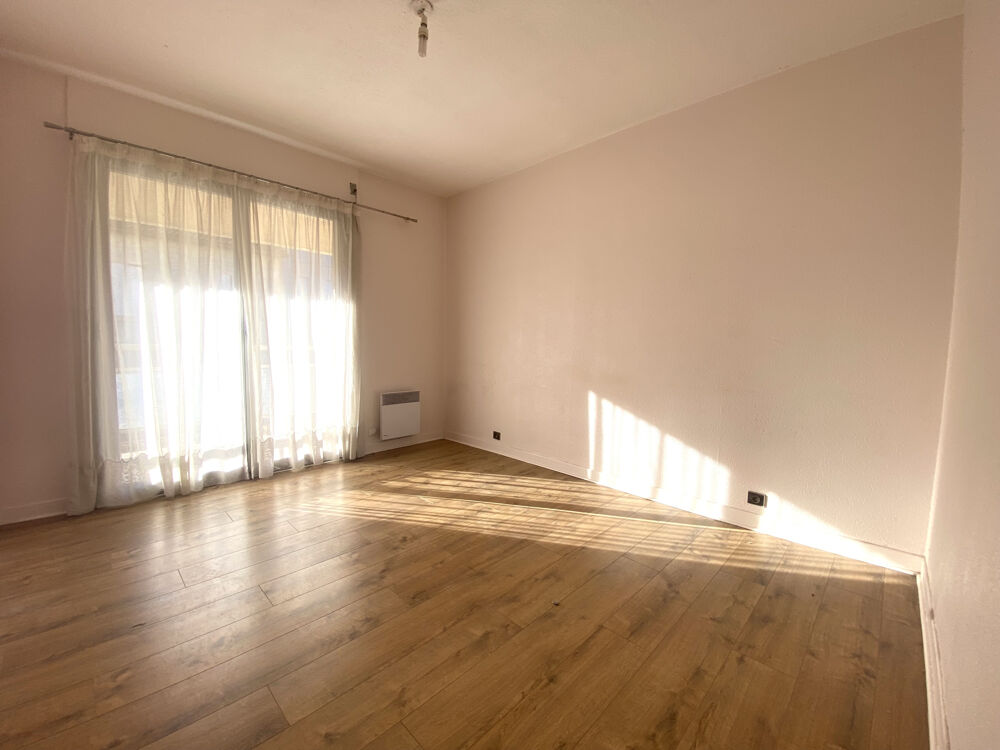 Appartement 59 m2 Avignon intra-muros avec terrasse et stationnement