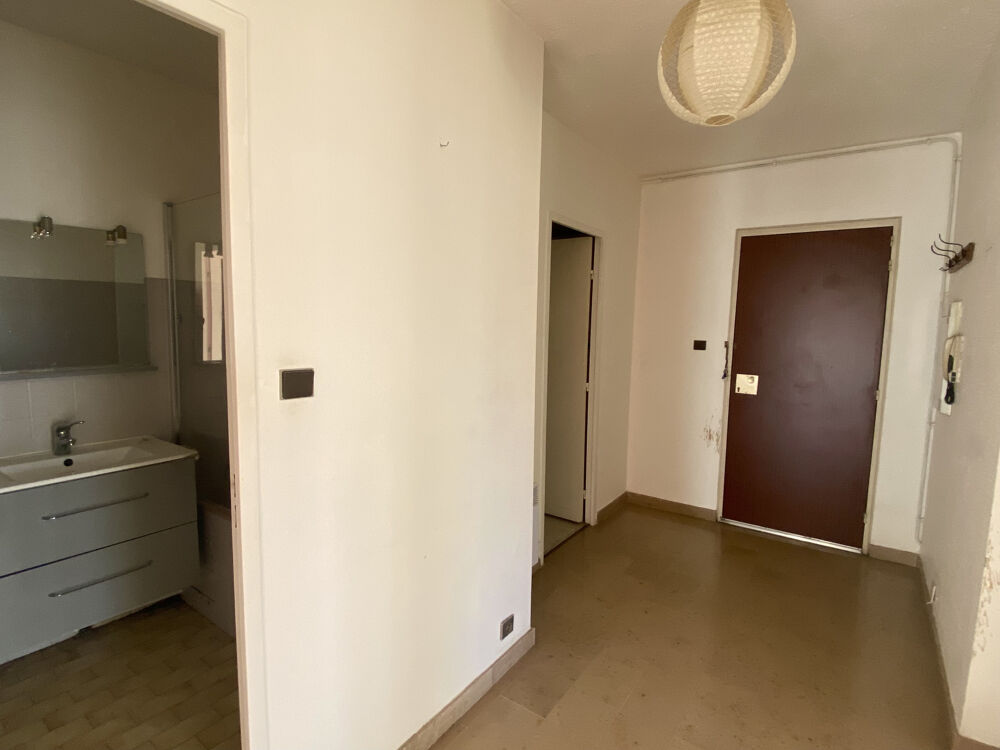 Appartement 59 m2 Avignon intra-muros avec terrasse et stationnement