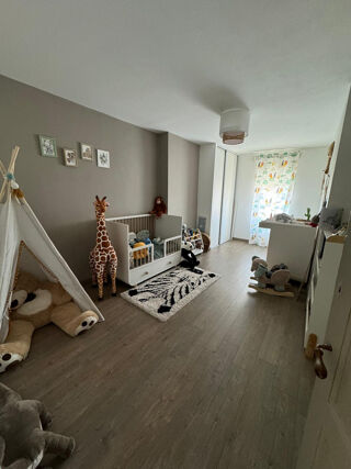  Immeuble � vendre 4 pi�ces 235 m�