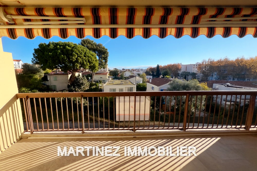 2 Pièces Entièrement Refait à Neuf + Terrasse + Cave