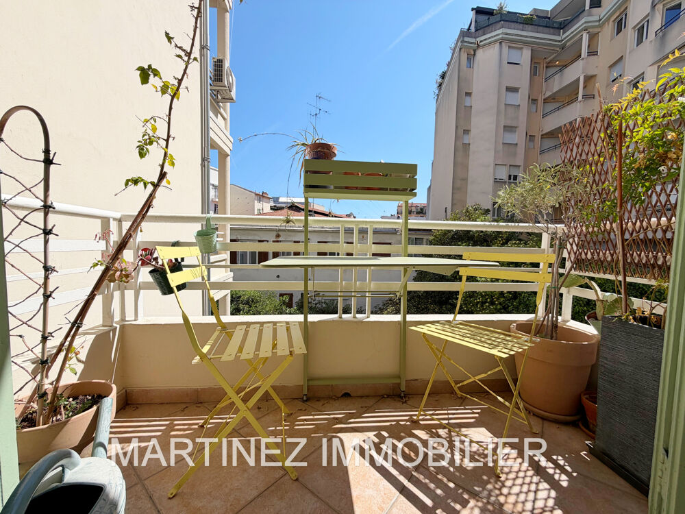 Vente Appartement Magnifique 2 pièces rénové Carré d'Or - Chambre supplémentaire - Cave Nice