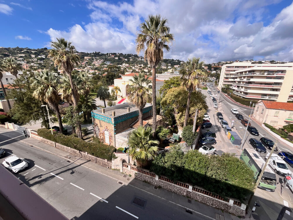 GOLFE JUAN PROCHE MER ET COMMERCES