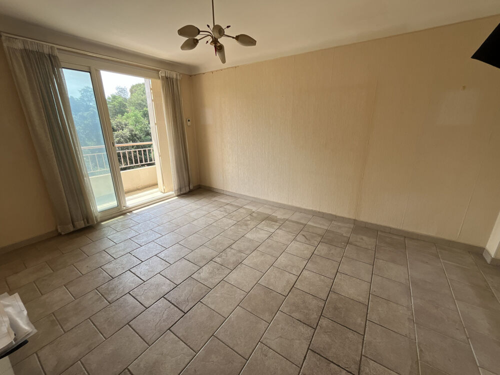 Vente Appartement SUCCESSION 2P 42m2 en avant dernier étage, Balcon, Calme Vue Verdure Cannes
