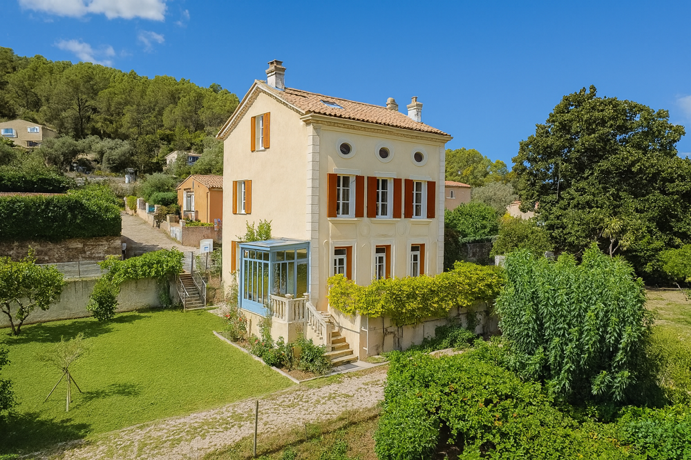 Maison de charme rénovée à Solliès-Toucas