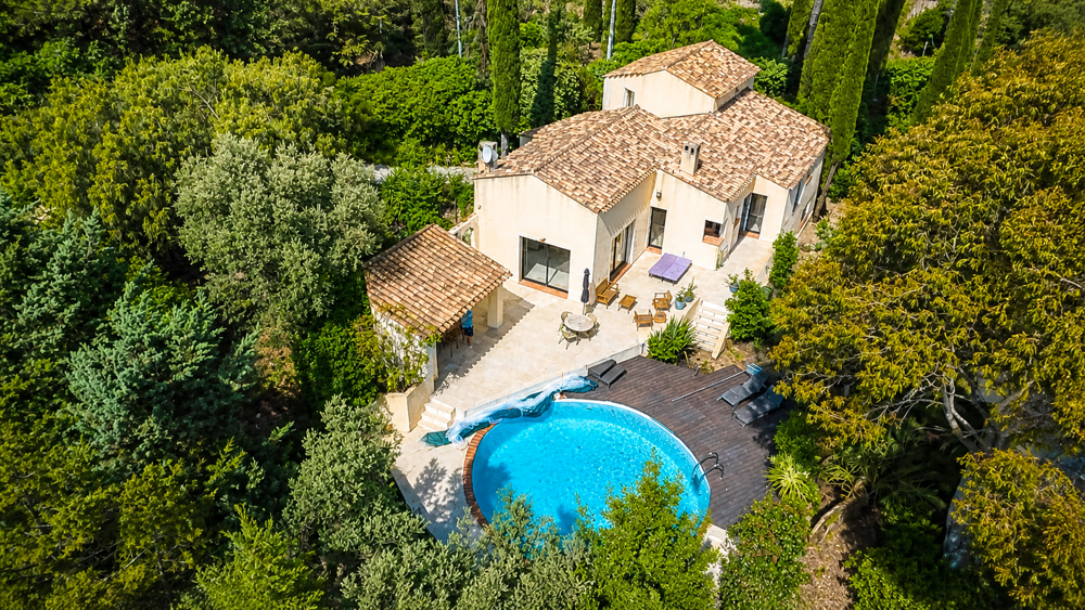 Maison de 170 m2 avec garage et piscine sur une parcelle de 1485 m2
