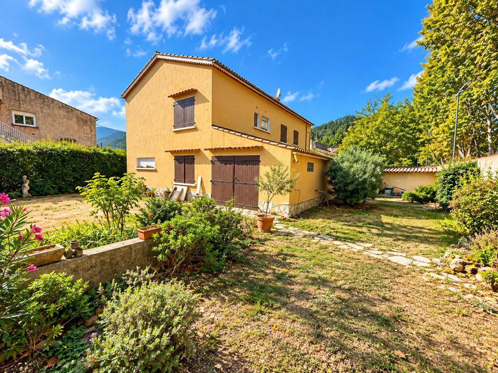 Vente Maison MAISON DE 150 M2 AVEC DEUX LOGEMENTS INDÉPENDANTS, GARAGE ET TERRAIN DE 644 M2 Sollies toucas