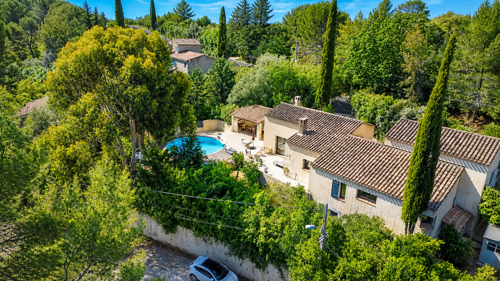 Maison de 170 m2 avec garage et piscine sur une parcelle de 1485 m2