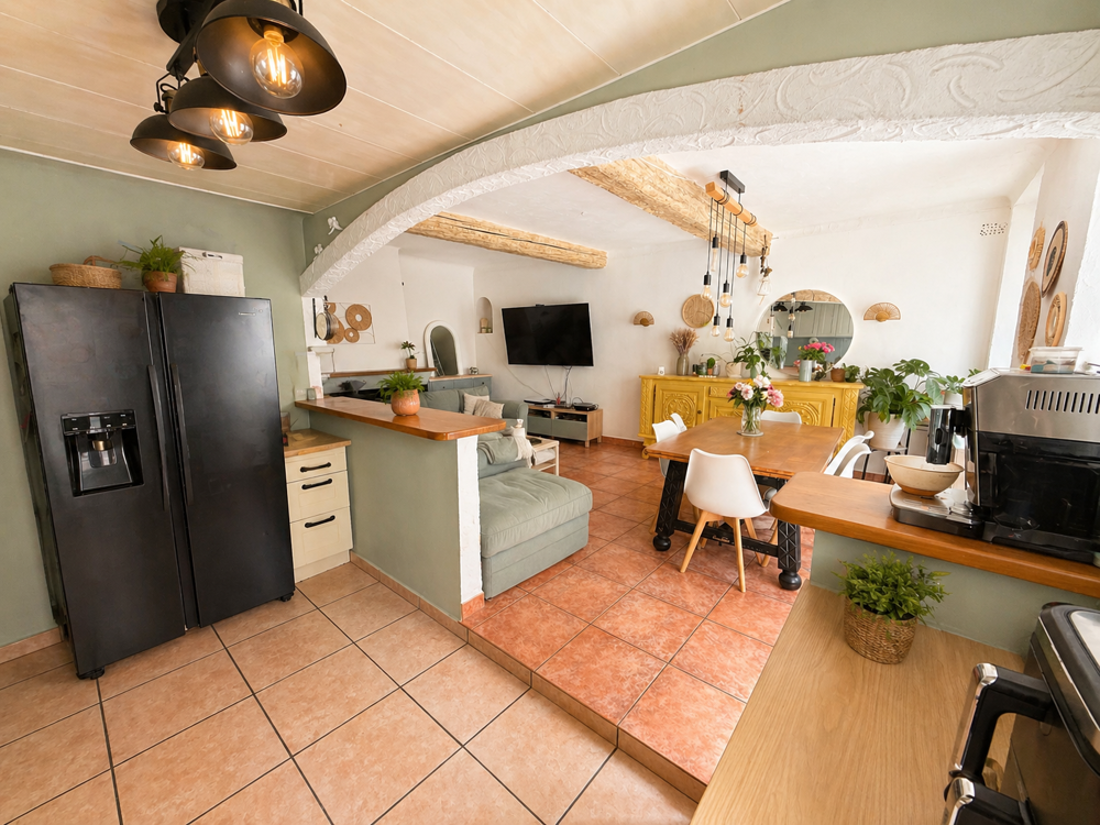 Vente Maison Maison de village de 142 m2 avec de nombreuses chambres, cave et grenier Sollies toucas