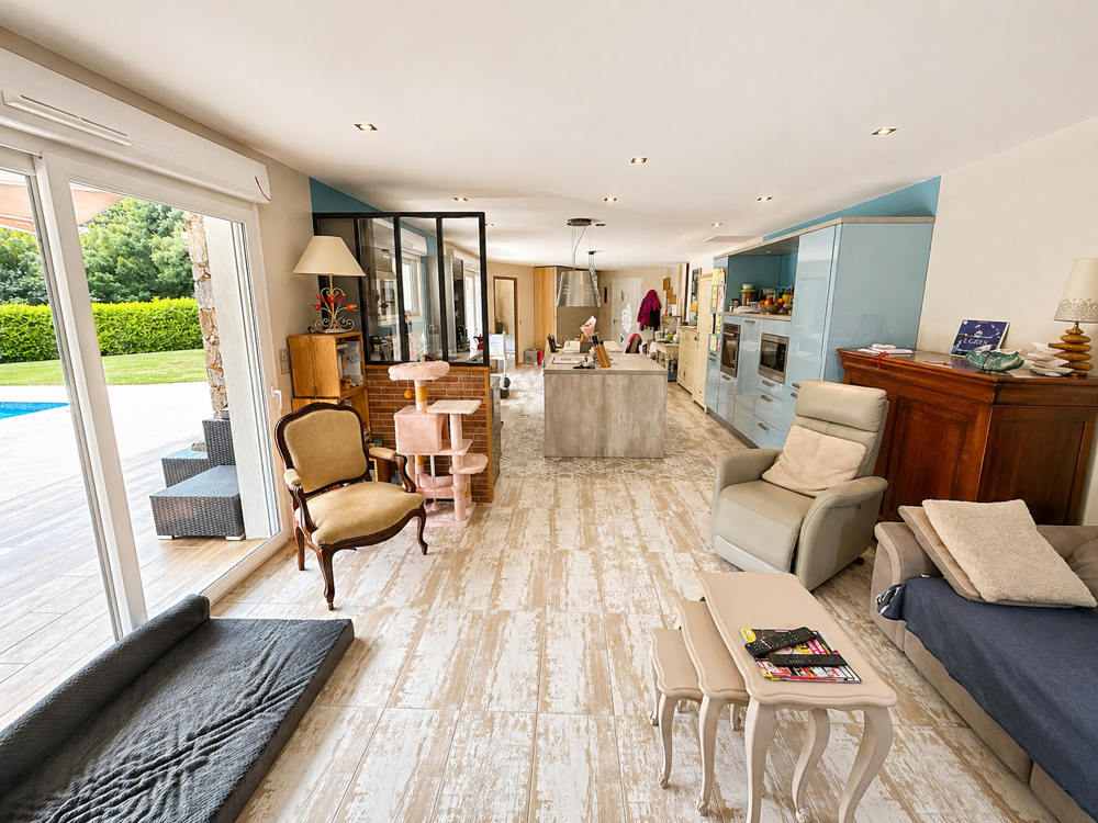 Vente Maison Maison avec dépendance, garages, atelier, piscine sur une parcelle de 7559 m2 Sollies toucas
