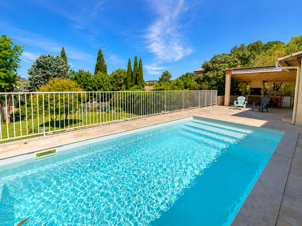 Vente Maison Maison de plain-pied d'une superficie de 136 m2 avec piscine sur une parcelle de 2000 m2 Flassans sur issole