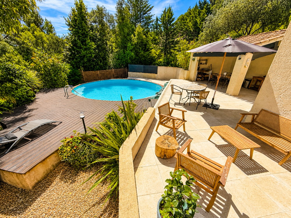 Maison de 170 m2 avec garage et piscine sur une parcelle de 1485 m2