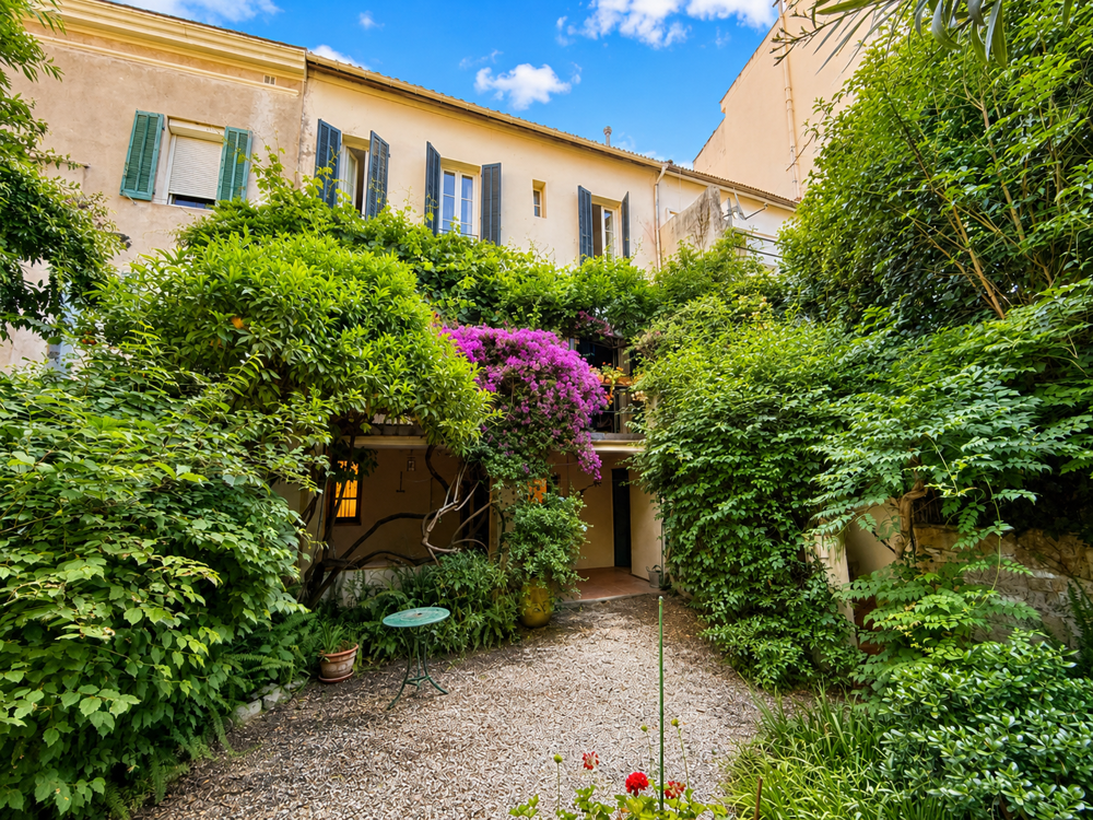 Elégante maison bourgeoise de caractère avec jardin au coeur du Mourillon