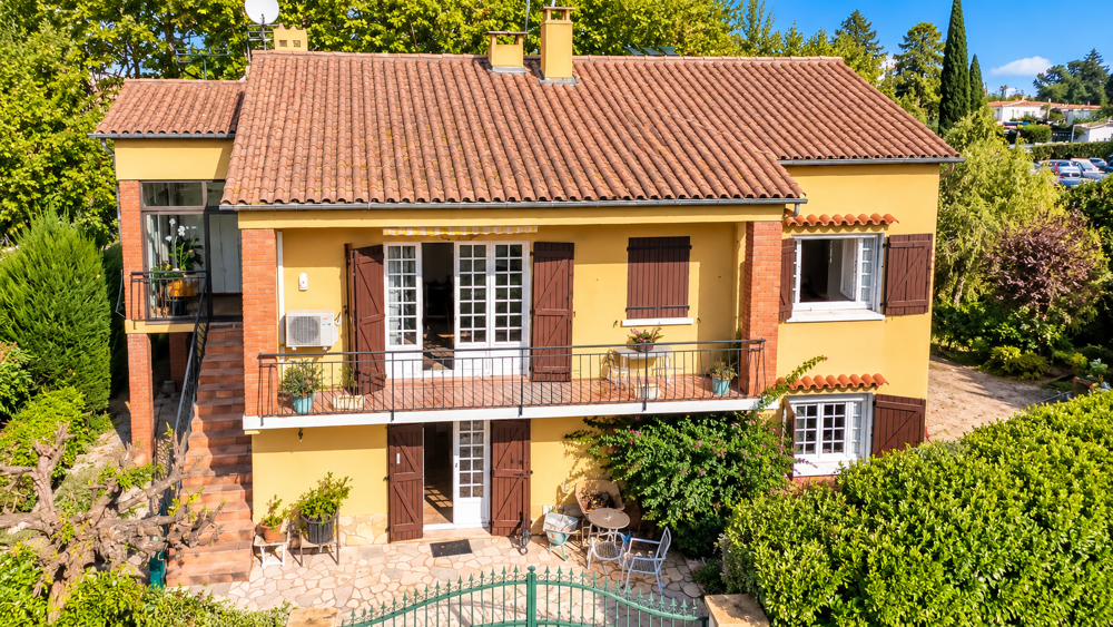 Vente Maison MAISON DE 150 M2 AVEC DEUX LOGEMENTS INDÉPENDANTS, GARAGE ET TERRAIN DE 644 M2 Sollies toucas