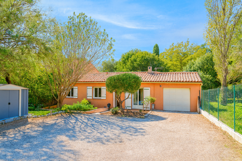   Maison de plain-pied de type 5 avec garage sur une parcelle au calme de 963 m2 Maison - 5 pi�ce(s) - 111 m�