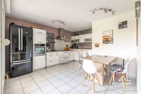   Beau 4 pièces de 81,52 m2 avec terrasse, garage et parking sis K Appartement - 4 pièce(s) - 83 m²