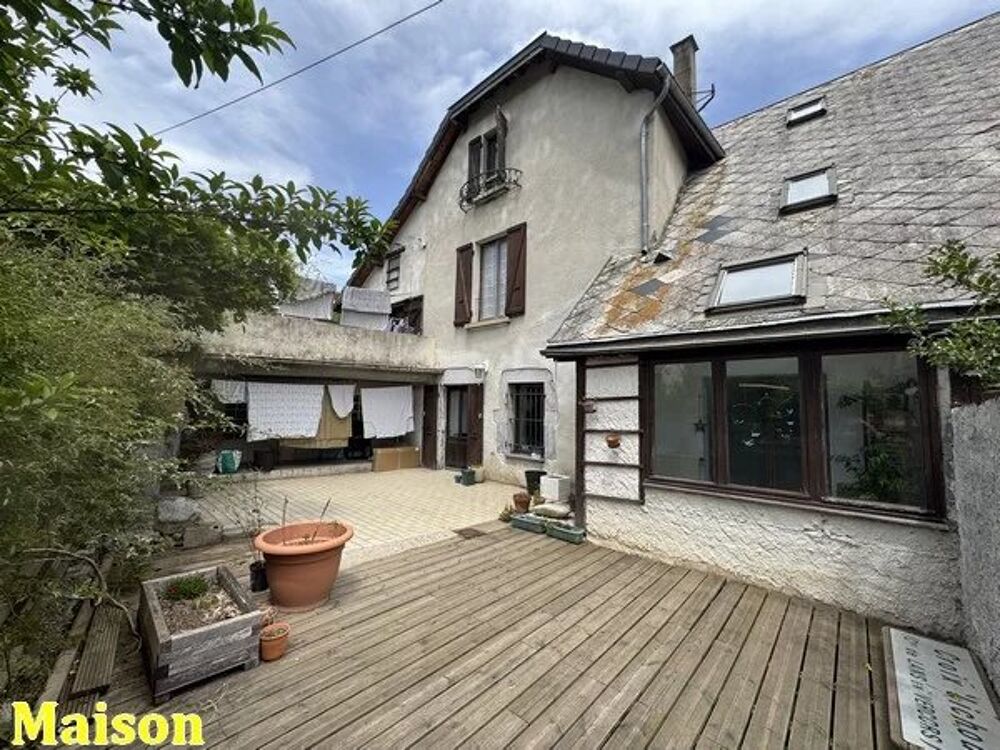 Maison divisée en deux logements