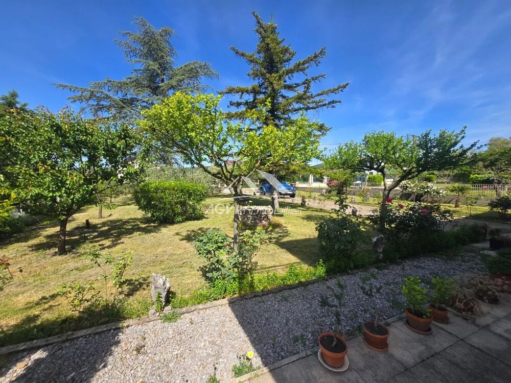 Vente Maison Au calme sur 1252 m² de terrain clos,165.m² habitable,2 logement Saint-julien-les-rosiers