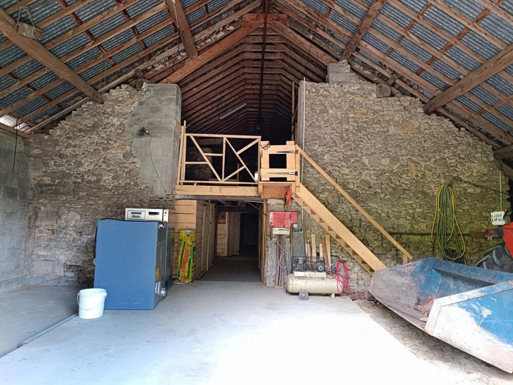 Autrans Méaudre en Vercors . Ancien corps de ferme comprenant