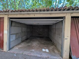  Parking / Garage à louer 16 m²
