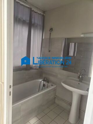  Appartement à louer 5 pièces 82 m²