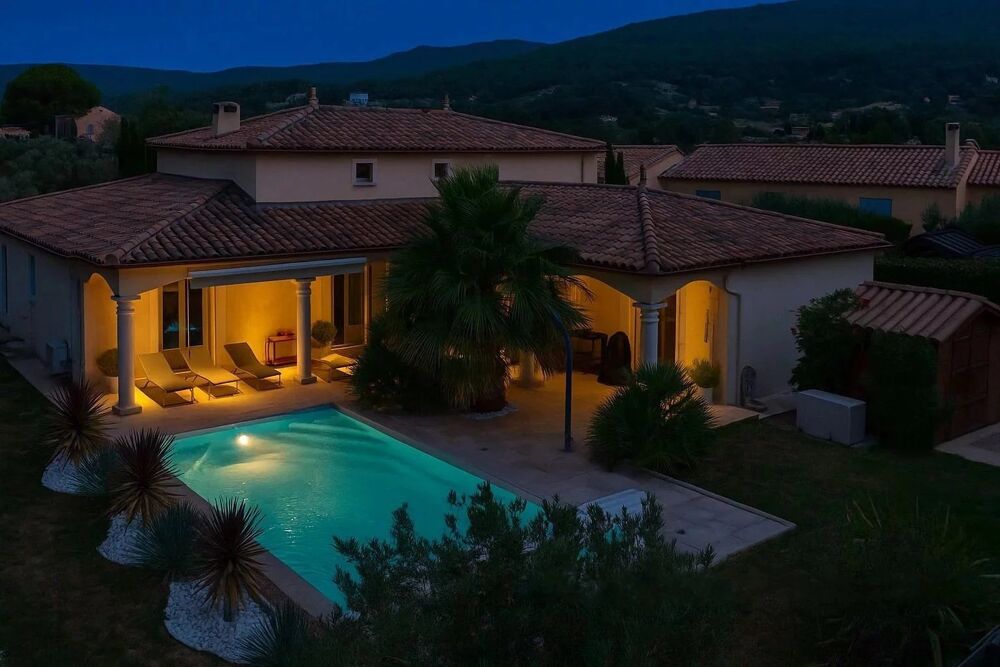 À pied du centre-ville dAups  charmante villa aux beaux volume