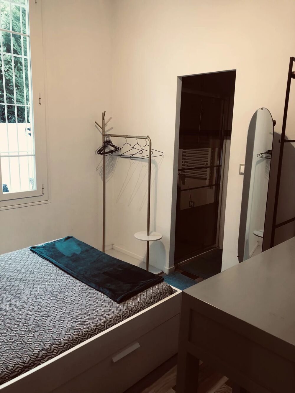 Location Appartement Chambre avec accès piscine sur le jardin Nice