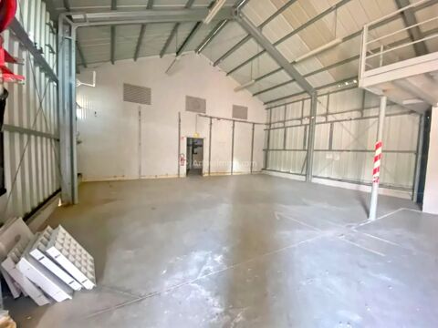   Local spacieux de 300 m² à louer à Saint-Jean-de-Bournay 