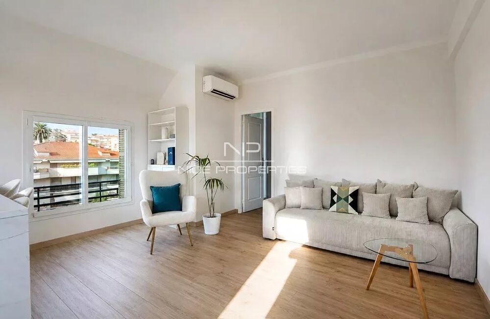 Vente Appartement Cimiez, dernier étage, beau 2 pièces, terrasse Nice