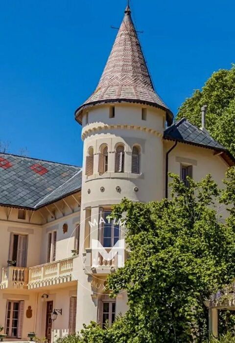   CHATEAU D'EXCEPTION ENTRE MER ET MONTAGNE Propri�t�/ch�teau - 8 pi�ce(s) - 400 m�