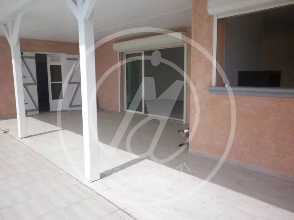 À louer 2150 euros Villa T5 meublée à Petit - Bourg .
