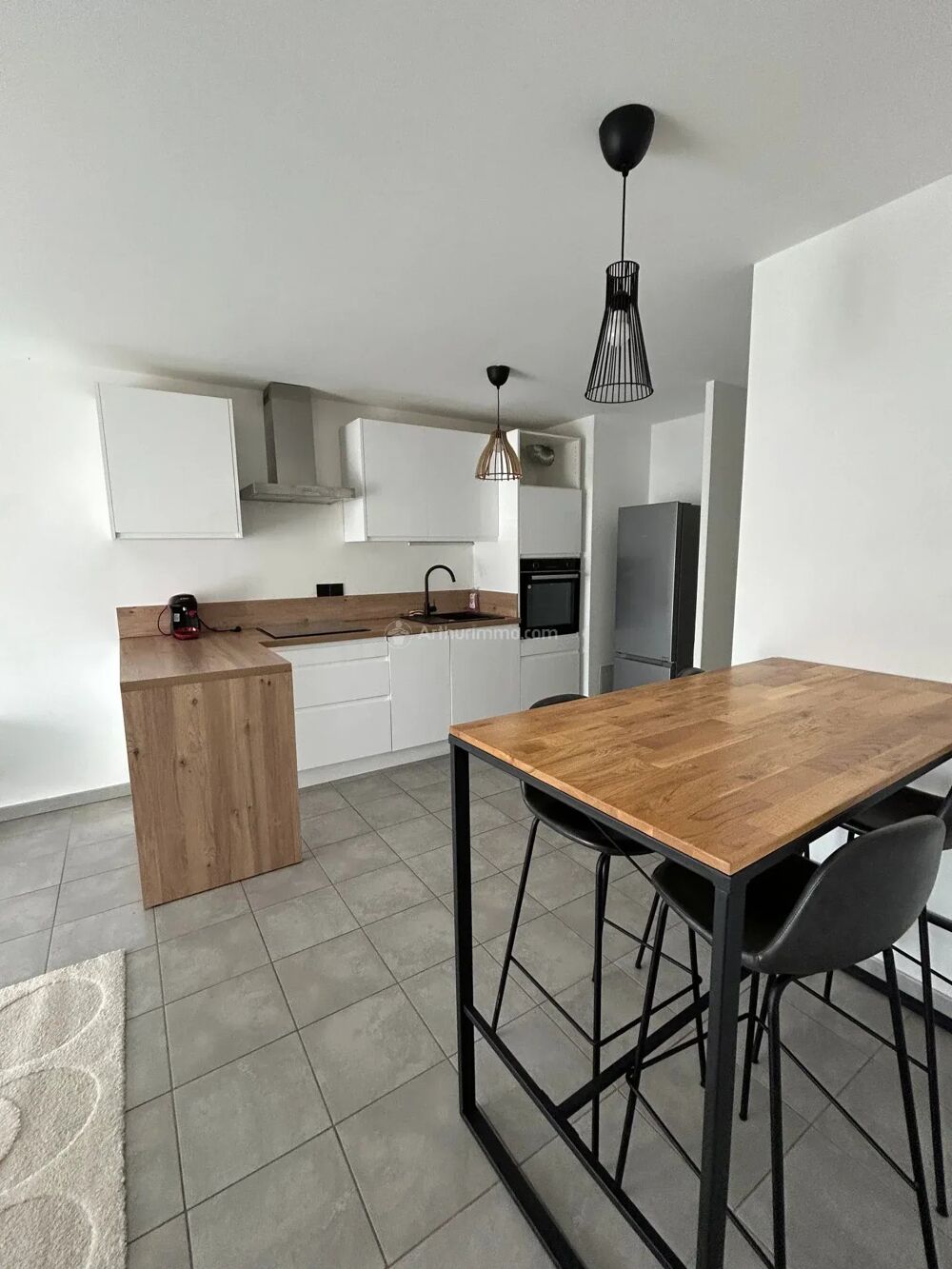 Location Appartement À louer – Très beau T4 meublé de 70,76 m² avec balcon et garage Villeurbanne