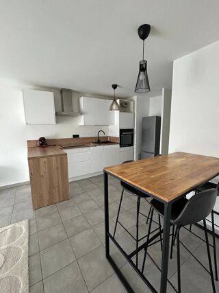  Appartement à louer 4 pièces 71 m²