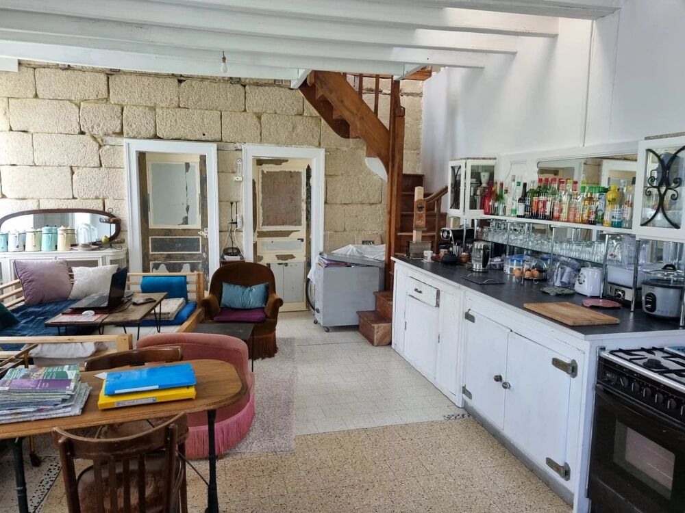 MAISON DE VILLAGE ET SES CAVES CHAMPIGNONNIÈRES