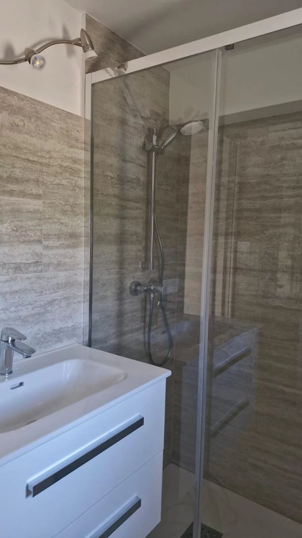Location Appartement Rez-de-villa rénové – 2 pièces avec climatisation et parking à N Nice
