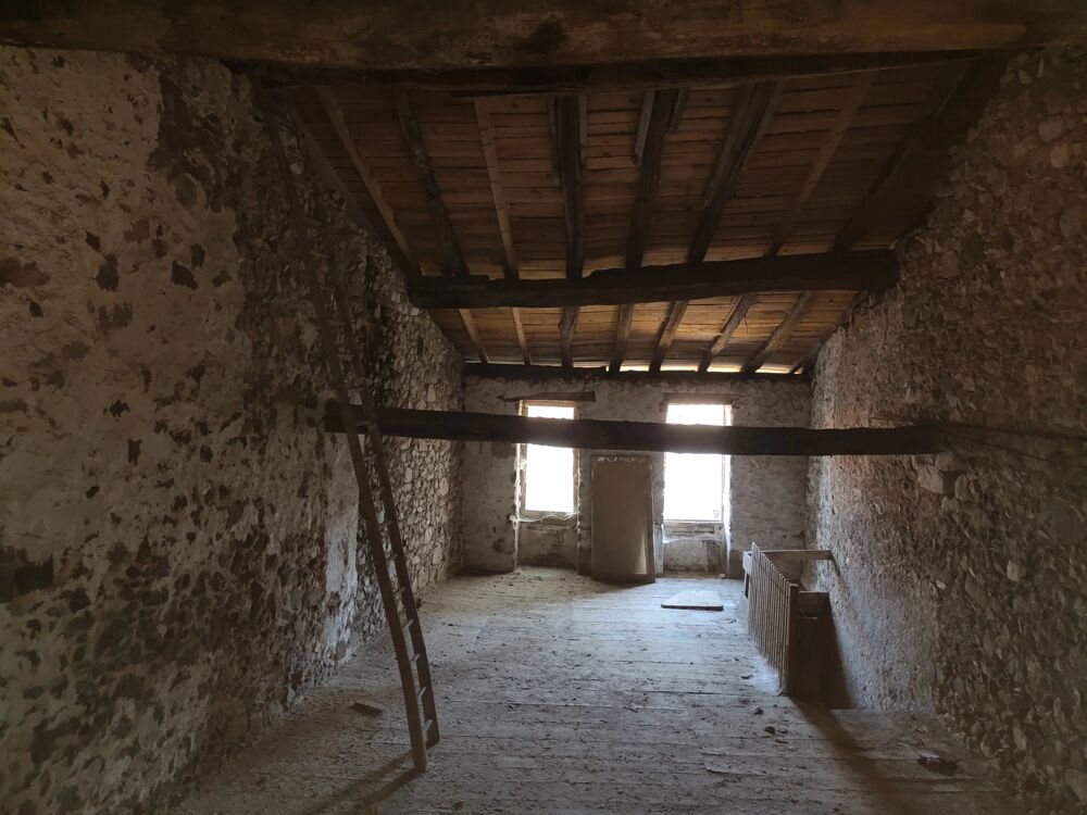 Vente Maison MAISON DE VILLAGE À RÉNOVER – ENVIRON 160 M² – AU CŒUR DU CENTRE Confolens