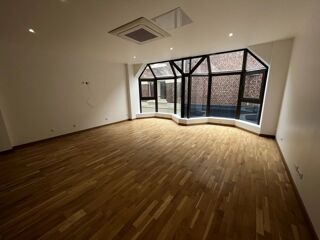  Appartement à louer 3 pièces 115 m²