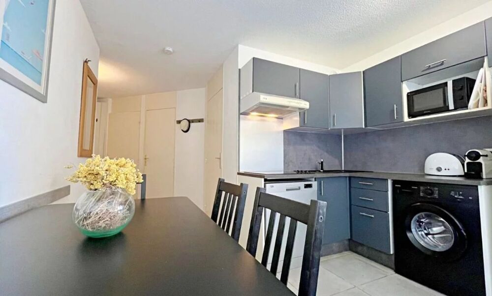 Location Appartement Trois pièces meublé de 40m² avec terrasse de 14m² et un parking Théoule-sur-mer