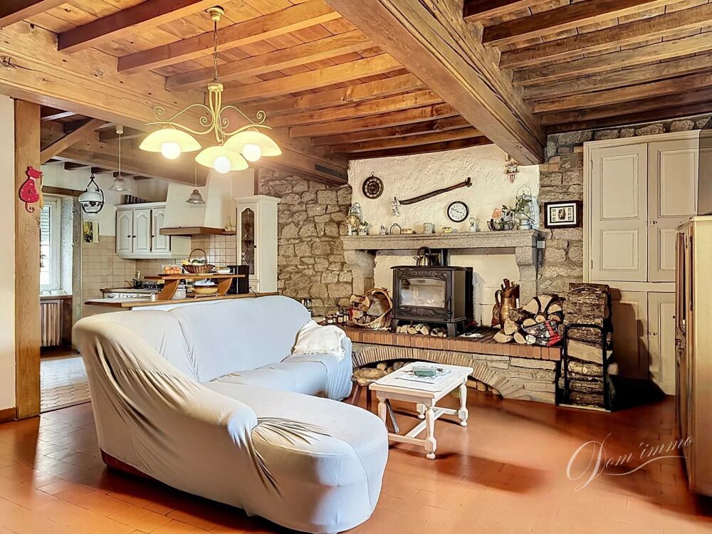 En exclusivité: Maison de campagne en pierres au coeur de la camp