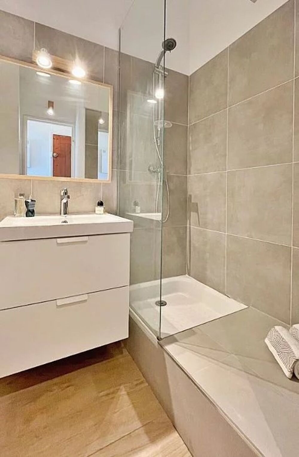 Location Appartement Deux pièces de meublé de 30m² avec parking et terrasse de 11m² Théoule-sur-mer