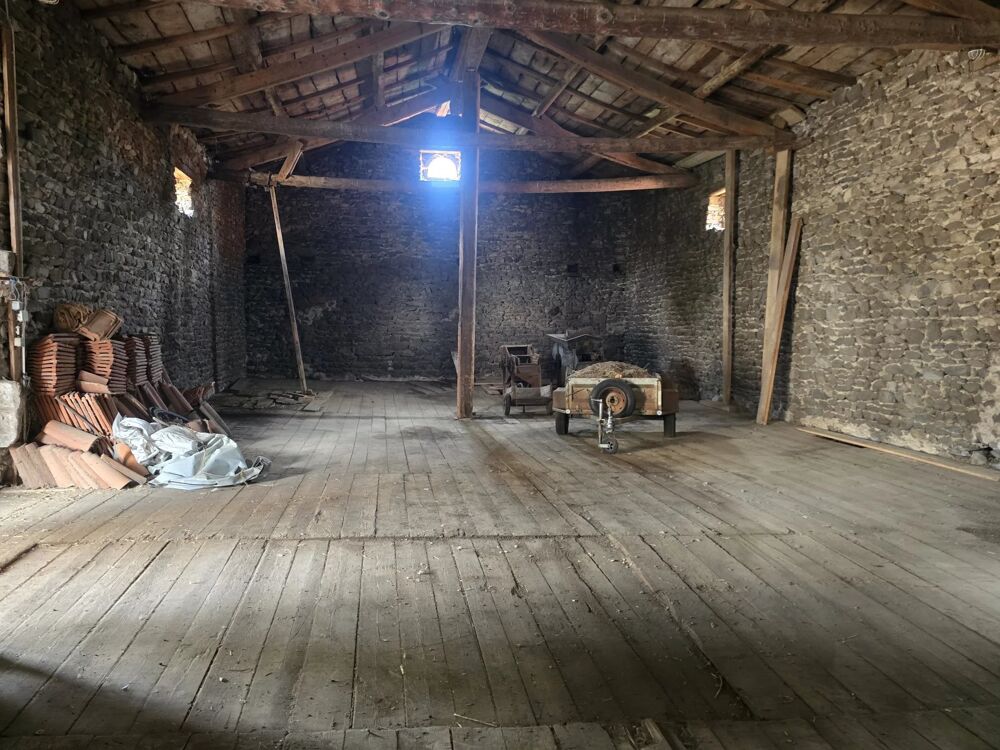 GRANGE EN PIERRES AVEC GRAND TERRAIN